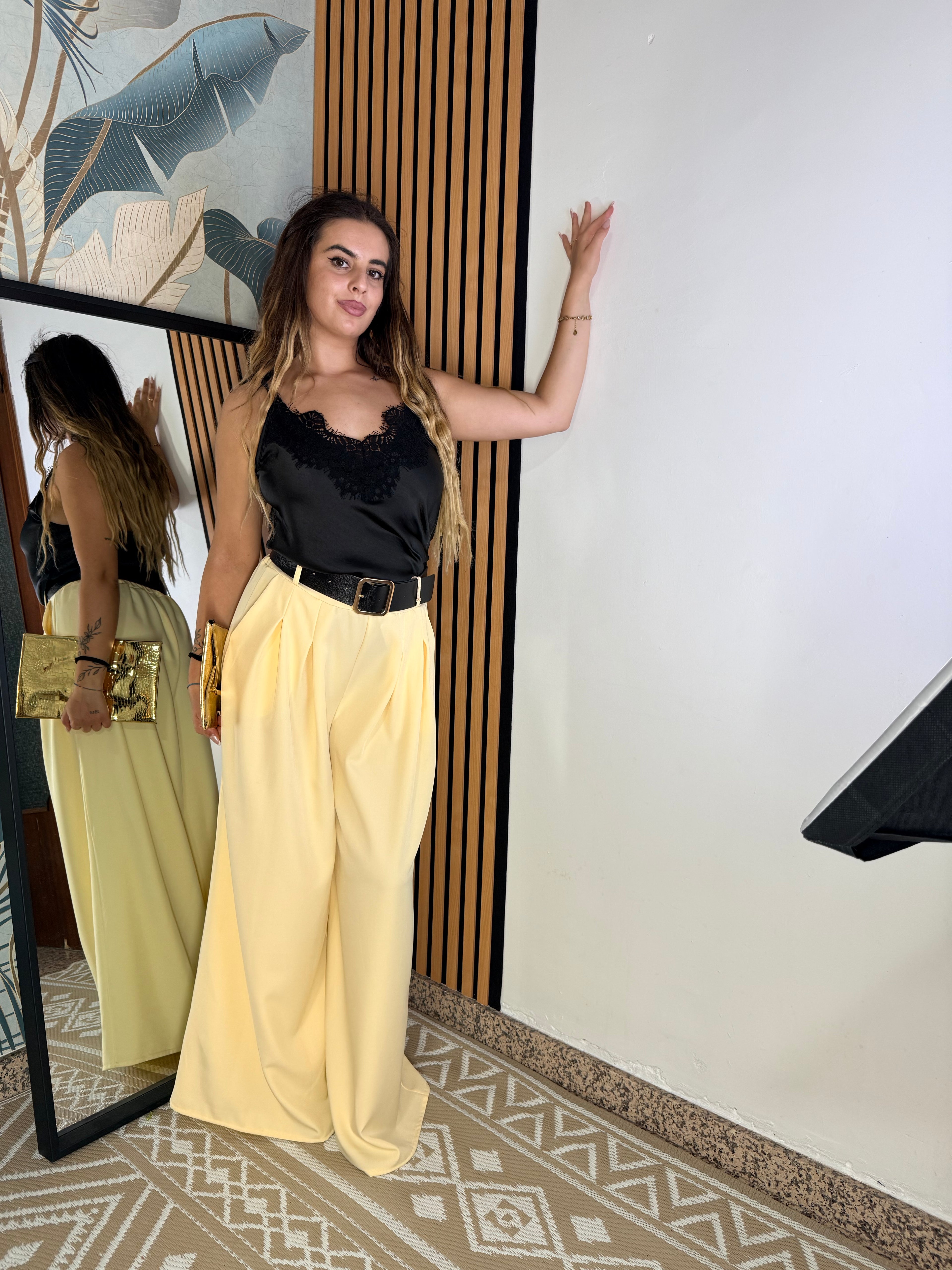 Top satin con pizzo
